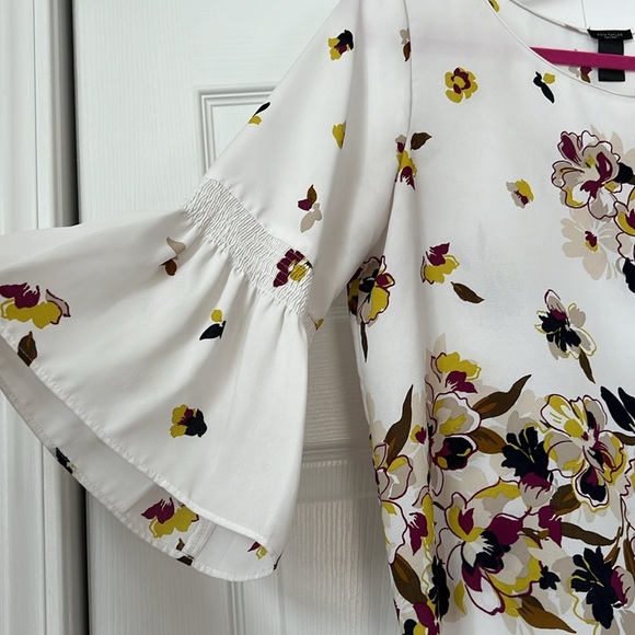 Ann Taylor White Floral Blouse‎ - Picture 2 of 4